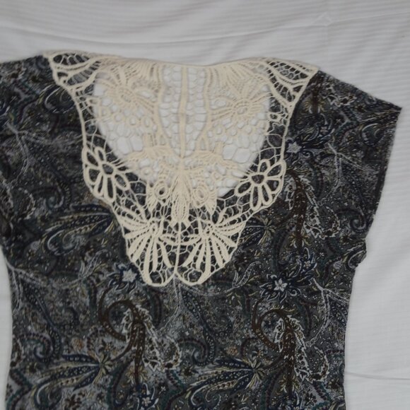 NO BOUNDARIES CROCHET BACK PAISLEY LARGE WOMENS BLOUSE T-SHIRT L234 - Picture 4 of 8